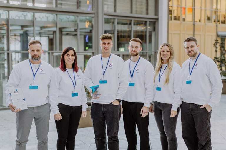 Erster Platz in der Kategorie "Handwerk": Die Jens Hattendorf Heizung & Sanit&auml;r GmbH & Co. KG in Norderstedt wurde f&uuml;r ein wertsch&auml;tzendes und praxisnahes Ausbildungskonzept mit Azubi-Haus und dreistufigem F&ouml;rdermodell pr&auml;miert, das reale Entwicklungsperspektiven bietet.