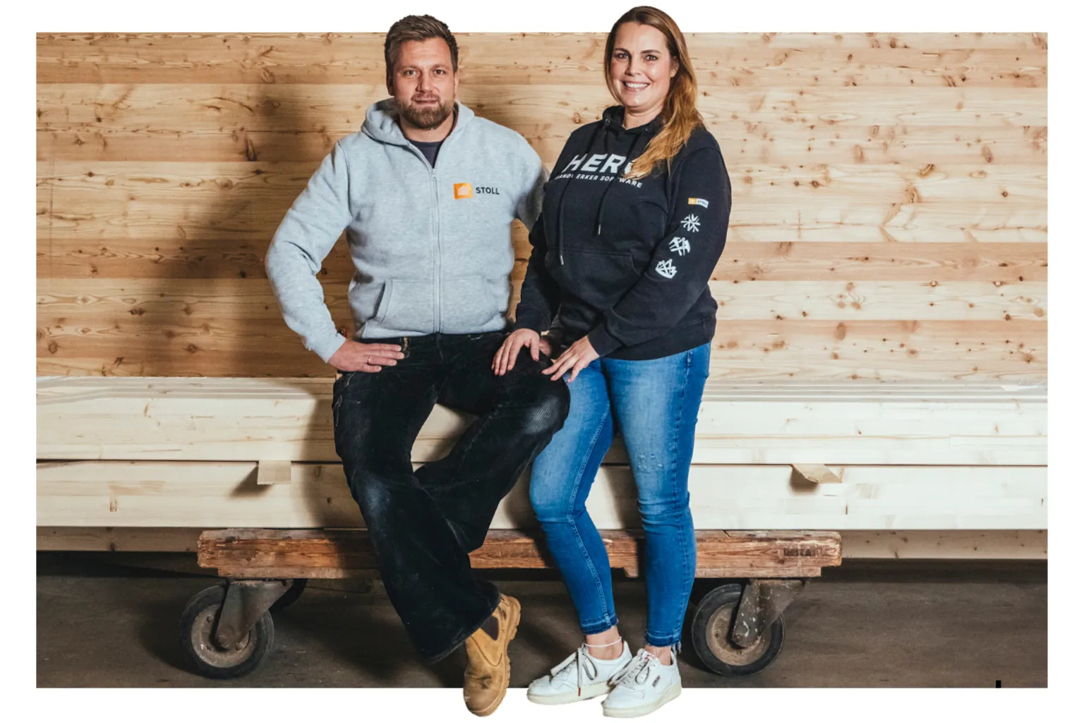 Matthias und Daniela Stoll, Geschäftsführer der Zimmerei Stoll in Pforzheim, haben ihre Materialbeschaffung digitalisiert und erledigen ihren Einkauf über eine Schnittstelle, die an ihren Lieferanten Shop angeschlossen ist.