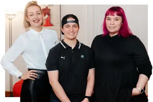 "Handwerke­rinnen prägen den Wirtschaftsfreundlichen Standort Berlin und können gemeinsam die Zukunft bauen." Dieses Statement der Handwerks­kammer Berlin füllen Melina Stog, Angelina Hein und Dana K. Stenner (v. l.) im Netzwerk „Handwerkerinnen Berlin“ mit Leben.