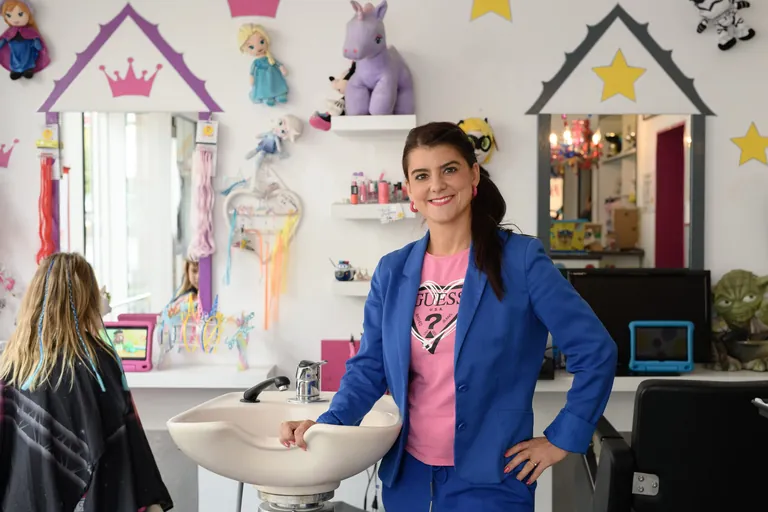 Sabina Klotz, die Friseurmeisterin hinter Mannheims einzigem Kinderfriseursalon "Pippi" Sabine.
