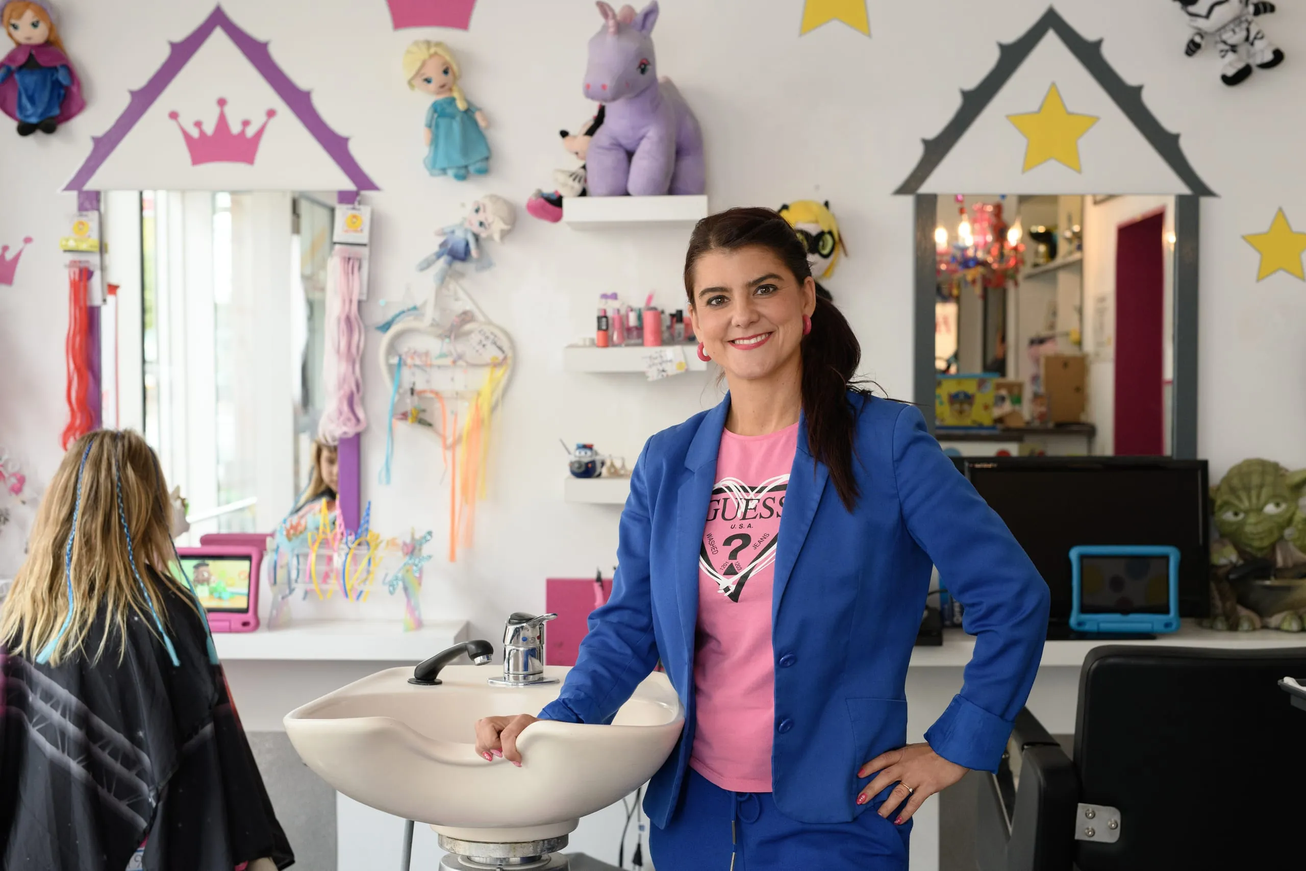 Kinderfriseurin: Mit Professionalität und Spaß zum neuen Look