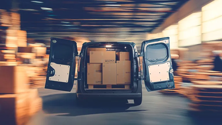 Klassischer Renault: Platz für eine Europalette quer.