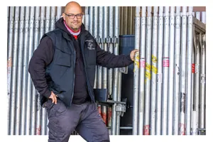 Kai Murken, Inhaber des Dachdecker- und Zimmereibetriebs Holzbau Murken GmbH in Lübberstedt in Niedersachsen entschied sich für gewerkeübergreifende Zusammenarbeit. Kooperationen im Handwerk wie bei Murken sind längst kein Einzelfall mehr.