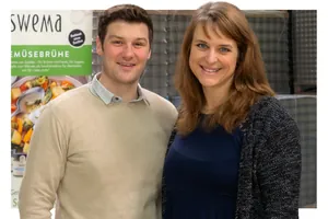 Maja und Swen Straßberger stellen die SweMa Frisch-Gemüsebrühe in Bio-Qualität her. Das Unter- nehmerpaar aus Berlin schützt seinen Betrieb mit einer Bündelpolice.