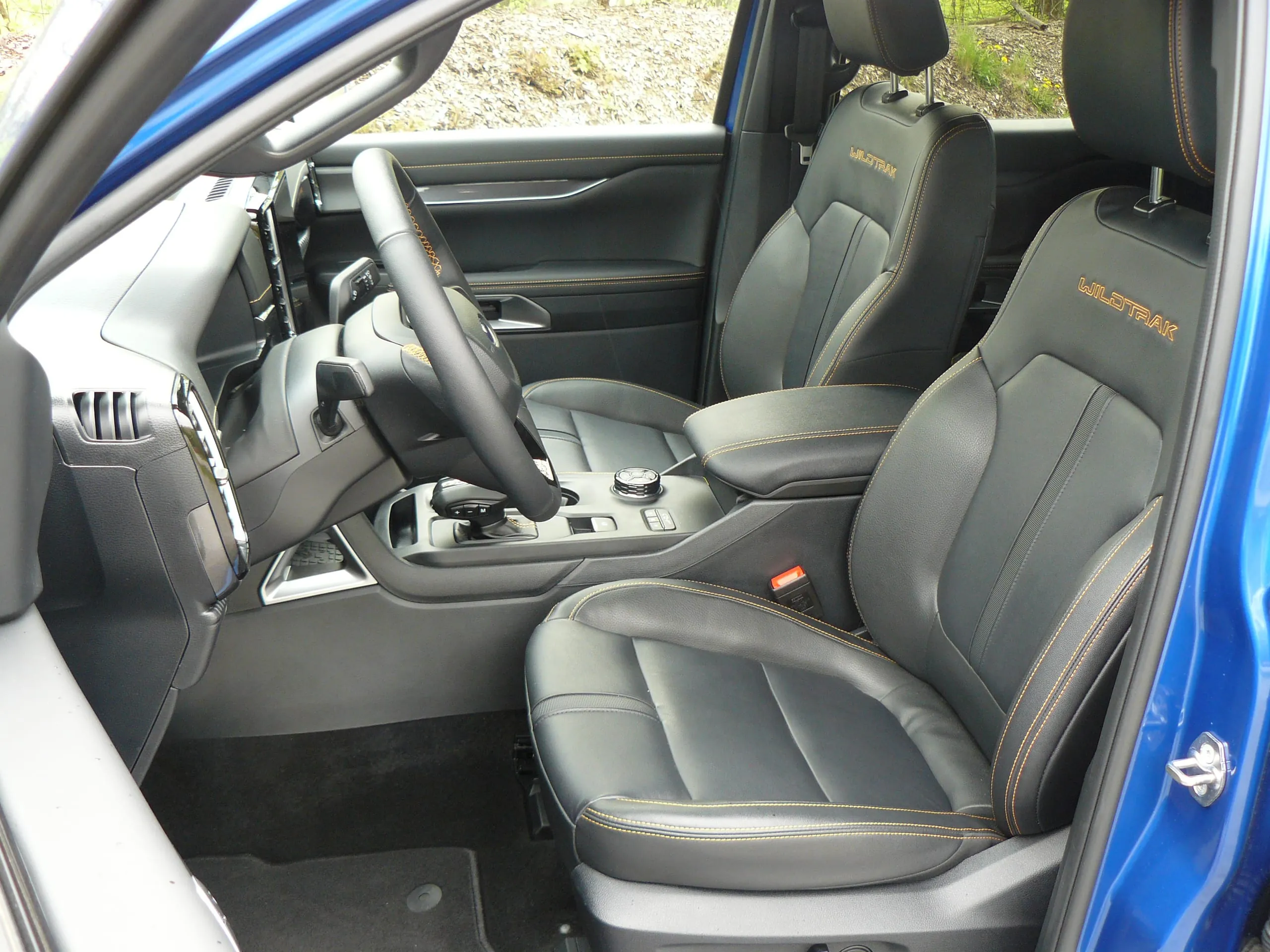 Üppiges Cockpit: reichlich Platz, angemessene Materialien – ein Pick-up der gehobenen Sorte.