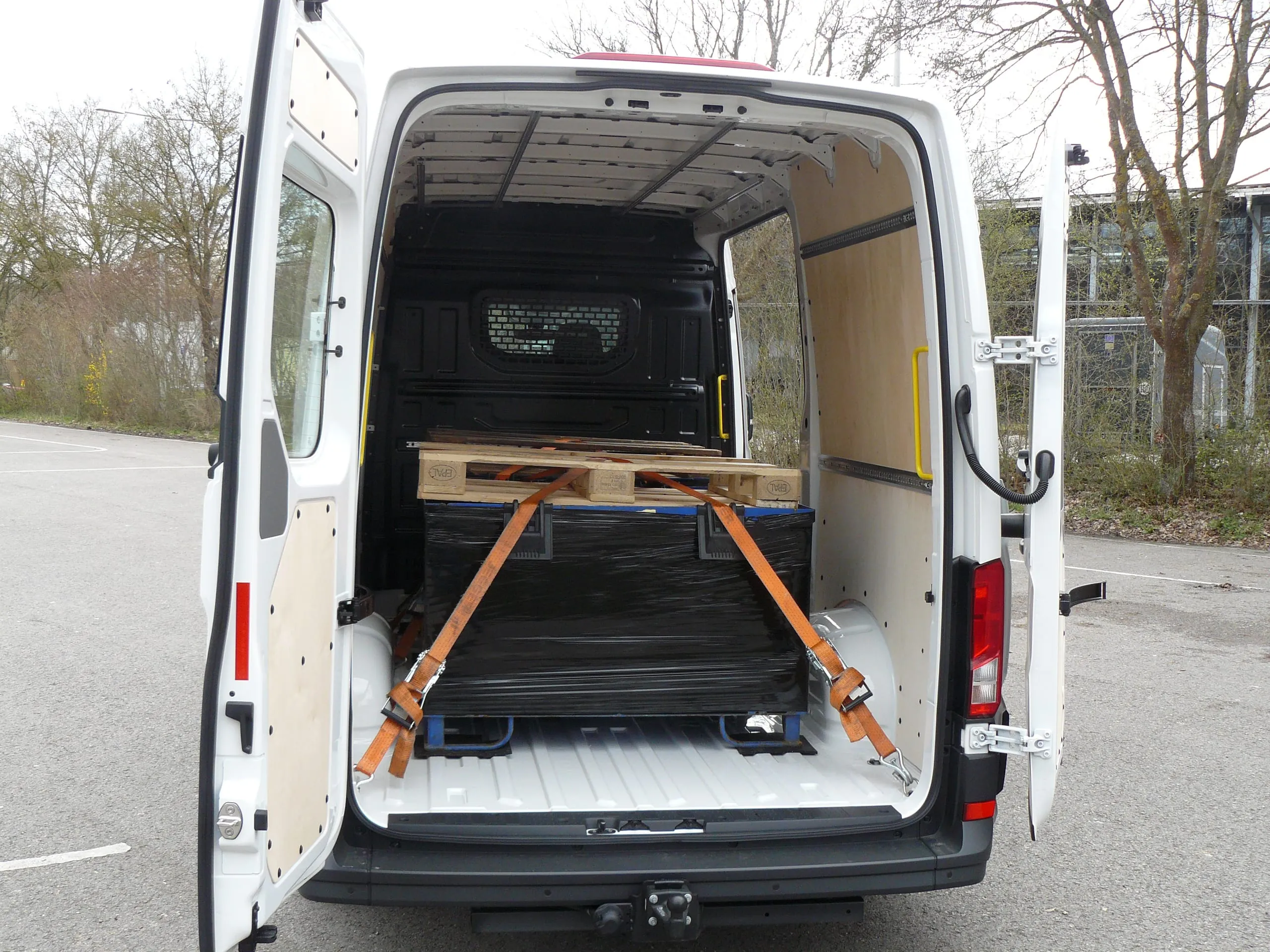 Bitte einpacken: 1.200 Kilo Nutzlast, Stehhöhe und rund elf Kubikmeter Volumen.