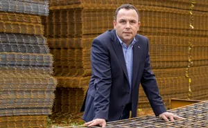Der Baustoffhändler Philipp Leymann erlitt mit seiner Albert Leymann GmbH & Co. KG aus Sulingen einen Millionenschaden nach einem Cyberangriff.