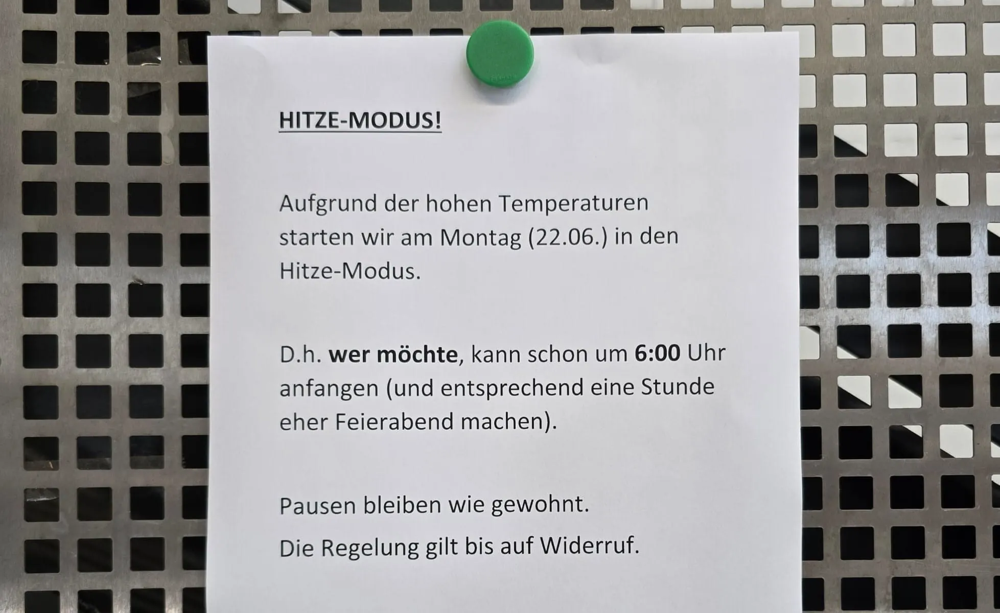 Der Post vom Ferrotec-Geschäftsführer Asim Aghdiri ging auf LinkedIn viral, der Hitzemodus kam aber auch bei den Mitarbeitern super an.