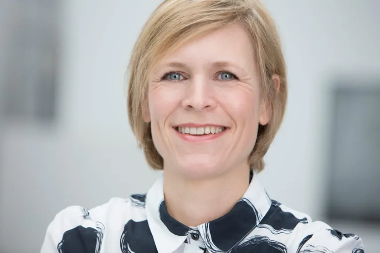 Marén Münstermann betreibt die KI-Beratung Com4change.