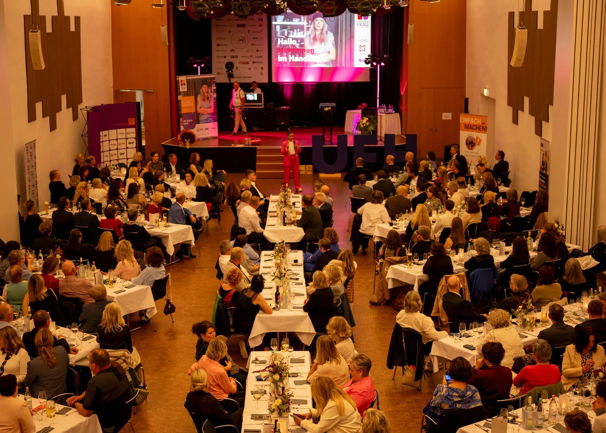 Volles Haus: Das Forum des Victor’s Residenzhotel Teistungenburg ist bei unserer Preisverleihung bis auf den letzten Platz gefüllt.